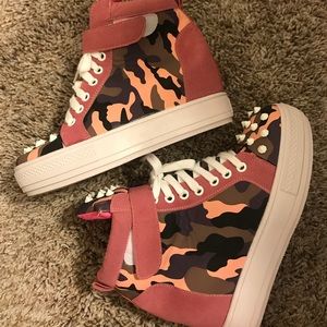 Women Camo High-Top Sneaker